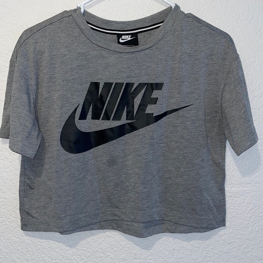 Nike crop top ✔️